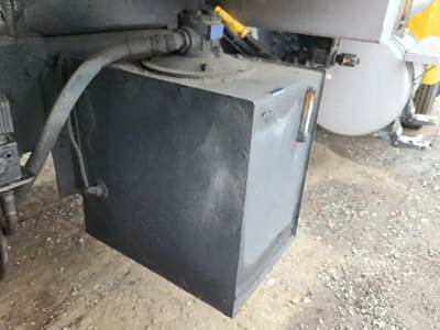 Sterling LT8500 Hydraulic Tank