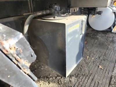 Sterling LT8500 Hydraulic Tank