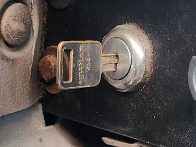 International 9200i Ignition Switch