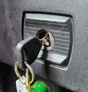 International HX520 Ignition Switch