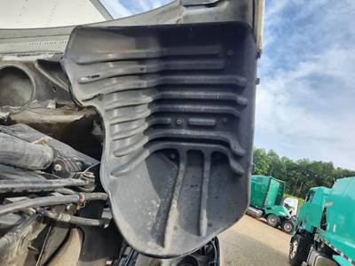 Freightliner Cascadia 125 Inner Fender