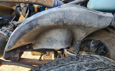 Freightliner Columbia 120 Inner Fender