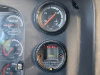 Freightliner 114SD Instrument Panel Cluster