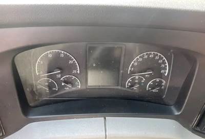 Freightliner Cascadia 116 Instrument Panel Cluster for a 2021 Freightliner Cascadia 116 Day Cab