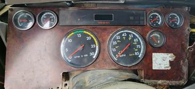 Freightliner Century Class 112 Instrument Panel Cluster for a 2000 Freightliner CENTURY CLASS 12
