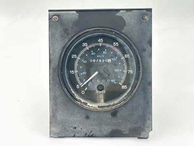Freightliner FC80 Instrument Panel Cluster for a 2007 Freightliner FC80 Cargo