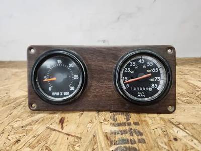 Freightliner FLD120 Instrument Panel Cluster