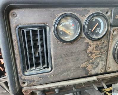 Freightliner FLD120 Instrument Panel Cluster