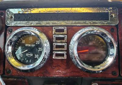 Freightliner FLD132 Classic XL Instrument Panel Cluster for a 2001 Freightliner FLD132 XL CLASSIC