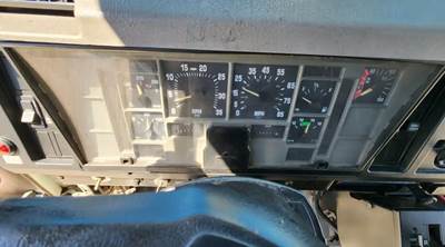International 4900 Instrument Panel Cluster
