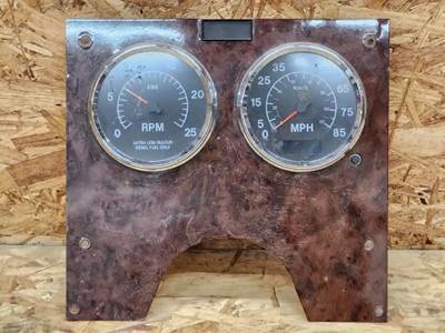 International 9200i Instrument Panel Cluster
