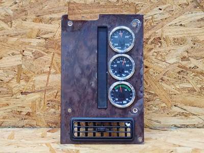International 9200i Instrument Panel Cluster