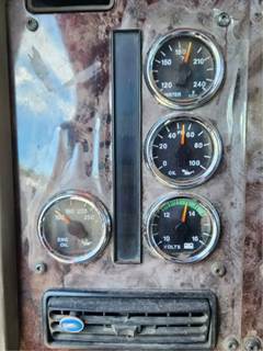 International 9200i Instrument Panel Cluster