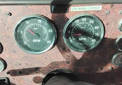 International 9200i Instrument Panel Cluster