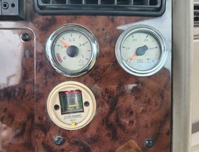 International 9900i Instrument Panel Cluster