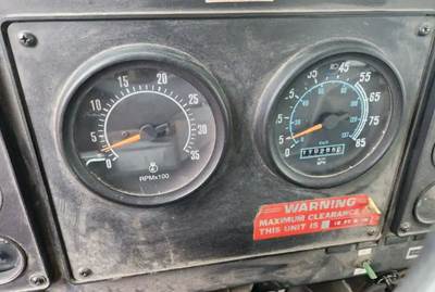 International F5070 Instrument Panel Cluster for a 1993 International F-5070