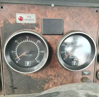 Kenworth T800 Instrument Panel Cluster