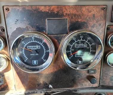 Kenworth T800 Instrument Panel Cluster