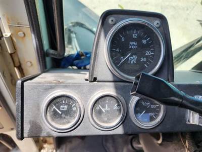 Mack MR690S Instrument Panel Cluster