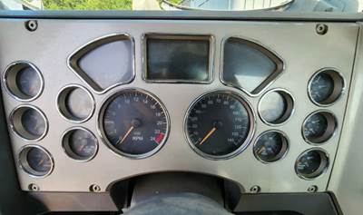 Mack Pinnacle CHU613 Instrument Panel Cluster for a 2017 Mack CHU613