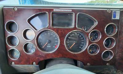 Mack Pinnacle CHU613 Instrument Panel Cluster for a 2016 Mack CHU613