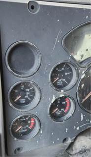 Mack Pinnacle CXU612 Instrument Panel Cluster for a 2015 Mack CXU612