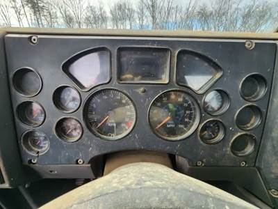 Mack Pinnacle CXU612 Instrument Panel Cluster for a 2009 Mack CXU612