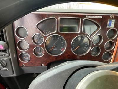 Mack Pinnacle CXU613 Instrument Panel Cluster for a 2012 Mack CXU613