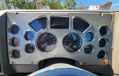 Mack Pinnacle CXU613 Instrument Panel Cluster for a 2018 Mack CXU613