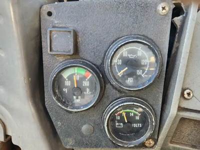 Mack RD688S Instrument Panel Cluster
