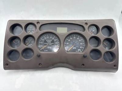 Mack Vision CXN612 Instrument Panel Cluster for a 2006 Mack CXN612