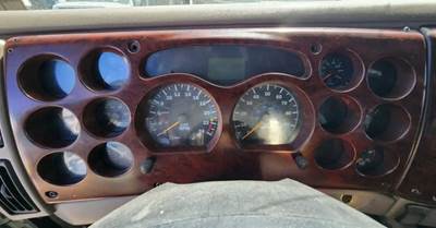 Mack Vision CXN613 Instrument Panel Cluster for a 2006 Mack CXN613