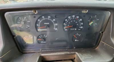 Sterling L9500 Instrument Panel Cluster