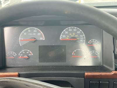 Volvo VNL Instrument Panel Cluster