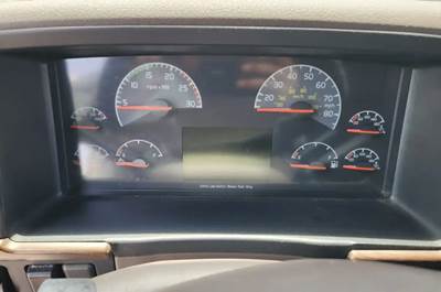 Volvo VNL Instrument Panel Cluster
