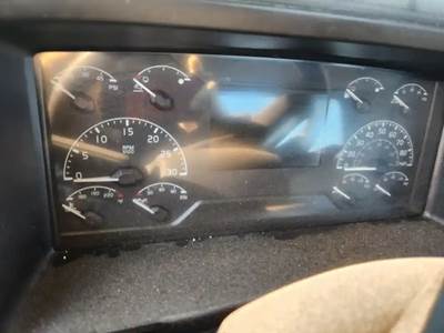 Volvo VNR64T Instrument Panel Cluster