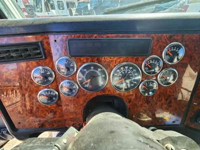 Western Star 4900SA Instrument Panel Cluster for a 2007 Western Star 4900 SA