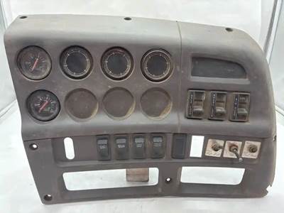 Used 1998 Ford AT9522 Aeromax 122 Interior Controls and Gauges