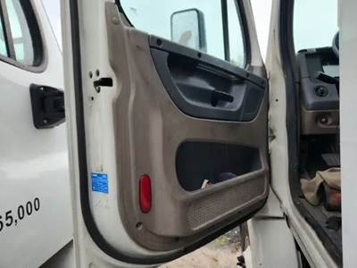 Freightliner Cascadia 113 Interior Part