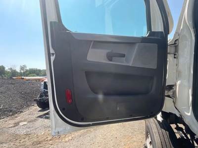 Freightliner Cascadia 116 Interior Part for a 2021 Freightliner Cascadia 116 Day Cab