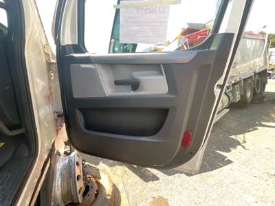 Freightliner Cascadia 116 Interior Part for a 2021 Freightliner Cascadia 116 Day Cab