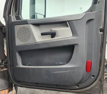 Freightliner Cascadia 116 Interior Part for a 2019 Freightliner Cascadia 116 Day Cab