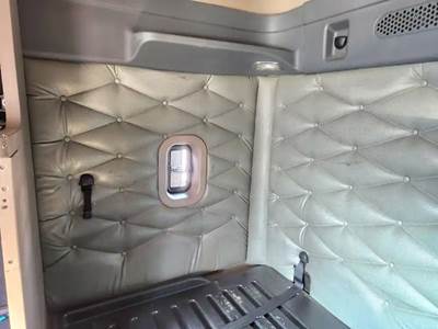 Freightliner Cascadia 125 Interior Part
