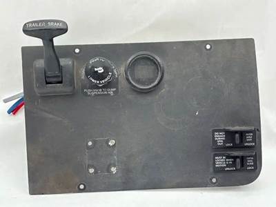 2016 Freightliner Cascadia 125 Interior Controls: Trailer Brake/Lower Vehicle/Diff Lock/Fifth Wheel