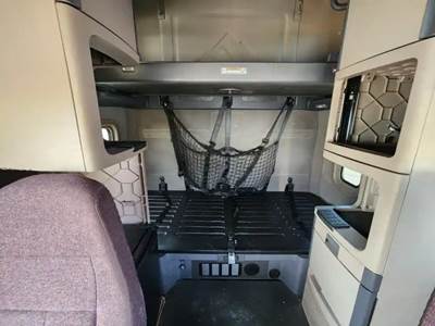 Used 2020 Freightliner Cascadia 125 Sleeper Bunk, Top/Bottom, Black with Grey