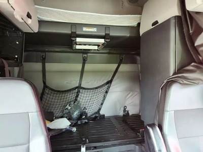 Freightliner Cascadia 126 Interior Part