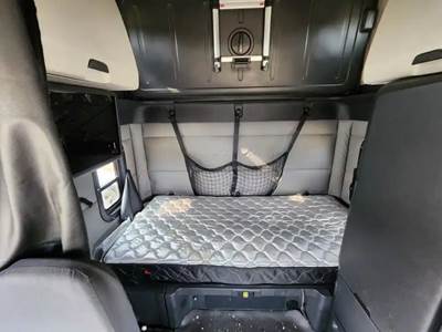 Freightliner Cascadia 126 Interior Part