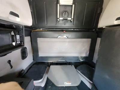 Freightliner Cascadia 126 Interior Part