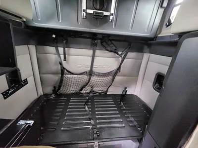 Freightliner Cascadia 126 Interior Part