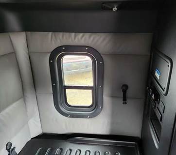 Freightliner Cascadia 126 Interior Part
